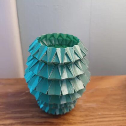 Geometrische vaas met facetten