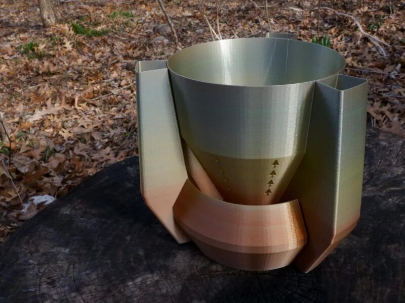 Handgemaakte spiraalvormige vaas of plantenhouder in art deco stijl