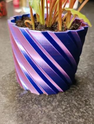 "Hannah" Plant Pot