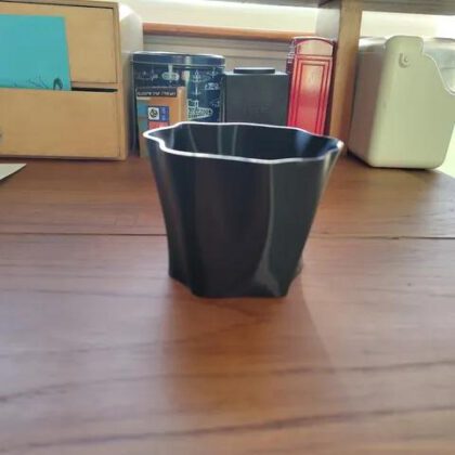 Curtain wavy parametric flower vase