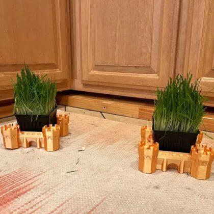 Short castle facade, planter/saucer