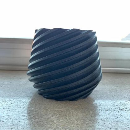 Twisted planter _270 with integrated water reservoir ( onepiece _ No support)