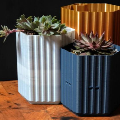 A Self Watering Bloempot (One Print In Spiral Vaas)